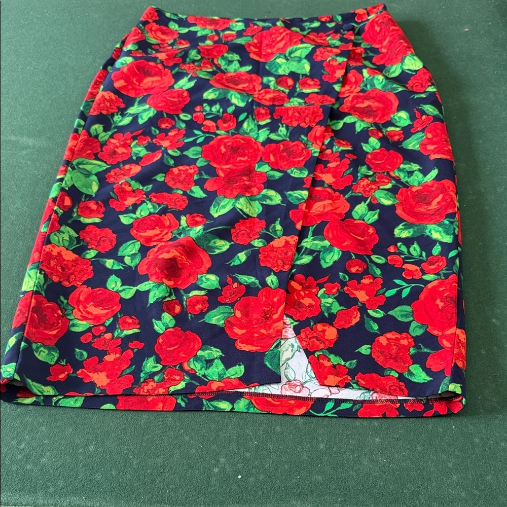 New York & Company‎ Red Floral Pencil Skirt.  CAJA. # 1. B